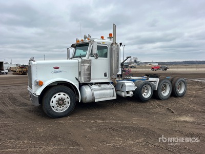 2005 Peterbilt 379 8x4 Tri/A Dagcabine Trekker