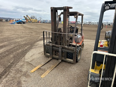 2004 Toyota 7FGU32 6000 lb Pneumatic Tire Wózek widłowy