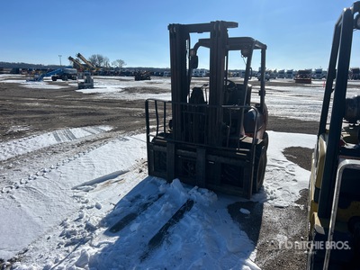 Toyota 7FGU32 6000 lb Pneumatic Tire Carretilla Elevadora