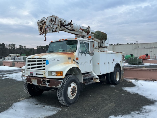 1999 International 4800 4x4 Digger Derrick Truck