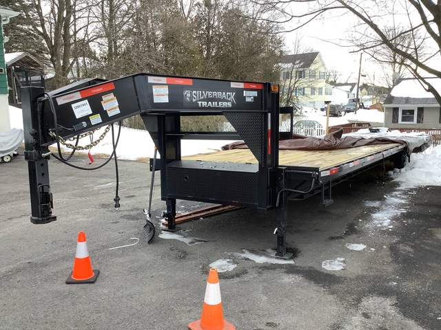 2025 Silverback SB40FB 14000 lb 40 ft T/A Gooseneck Flatbed Trailer