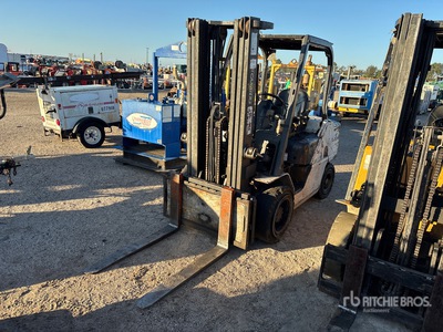 UniCarriers FHD30T5V 5605 lb Pneumatic Tire Forklift