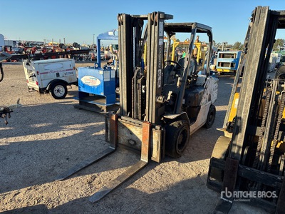 UniCarriers FHD30T5V 5605 lb Pneumatic Tire Chariot Élévateur