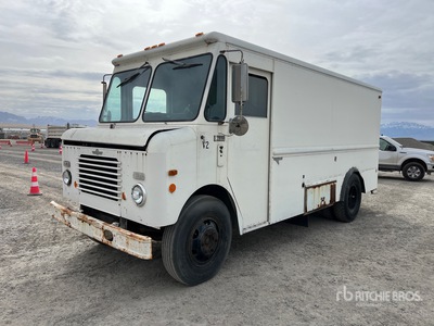 1985 Ford LN600 4x2 Furgoneta caja cerrada