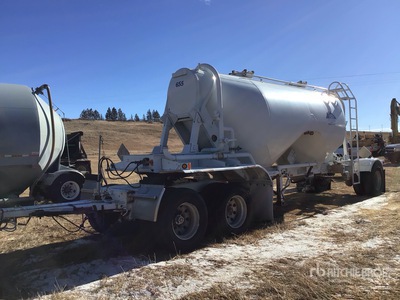1999 Heil 700 cft Tri/A Pup Pneumatic Bulk Trailer