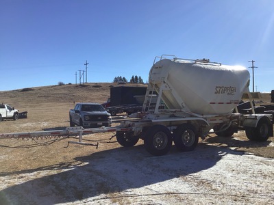 1984 Fruehauf HAB-B2-J560 Tri/A Turntable Pup Pneumatic Bulk Trailer