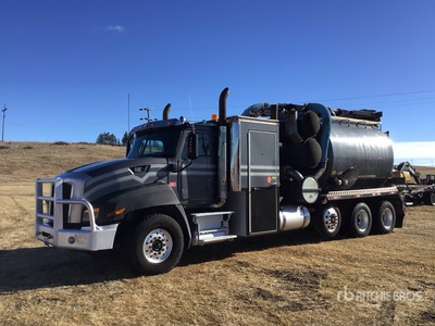 Alfred on 2012 Cat CT660 8x4 شاحنة شفط و حفر