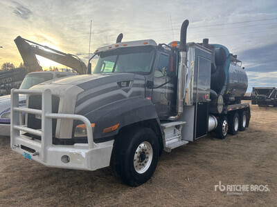2012 Cat CT660 8x4 Vacuum Excavator Truck