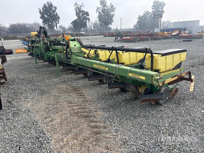 John Deere 1720 Stack-Fold 12 Row No-Till Einzelkornsämaschine