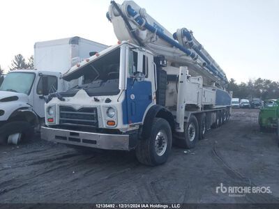 Schwing on 2023 Mack Terrapro 7x4 شاحنة مضخة الخرسانة (Inoperable)