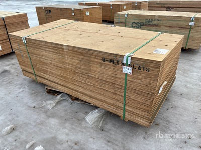 Quantity of (60) 1/2" 4x8 Douglas Fir 5 Ply Smooth Overlay 1 Side No Stamp Sklejka (Unused)