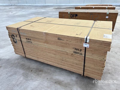 Quantity of (25) 1 3/8" 4x8 Douglas Fir 13 Ply Smooth Overlay 2 Sides No Stamp Sklejka (Unused)