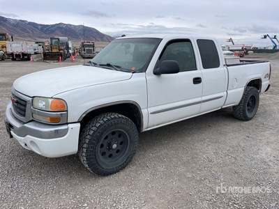 2004 GMC Sierra 1500 4x4 Extended Cab Pickup