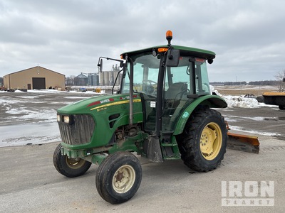2013 John Deere 5075M 2WD tractor utilitario