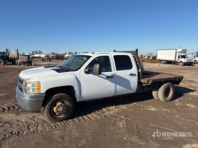 2011 Chevrolet Silverado 3500HD 4x4 Crew Cab Flatbed Truck