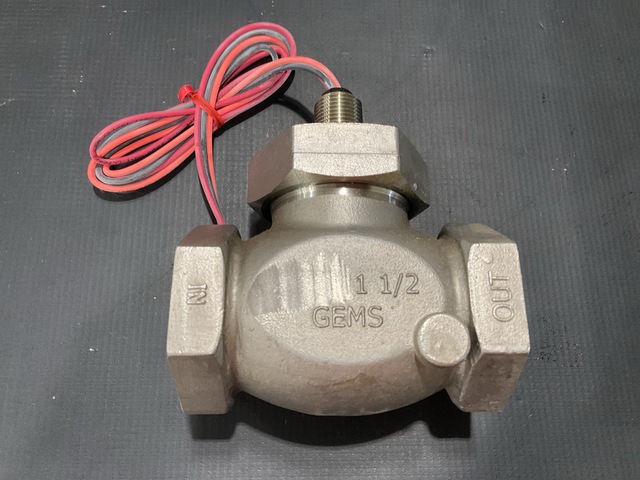 (2) Gems Sensors FS-200/400 Shuttle-Type Flow Switches