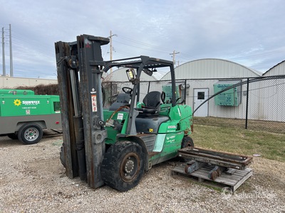 2017 Mitsubishi FG50CN 9650 lb Pneumatic Tire رافعة شوكية