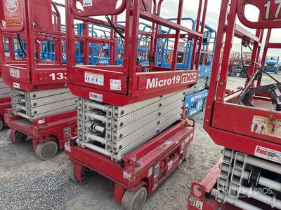 2019 MEC MICRO19 Electric Scissor Lift