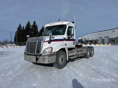 2010 Freightliner Cascadia 6x4 تراكتور شاحنة نهارية (ثنائية المحور)