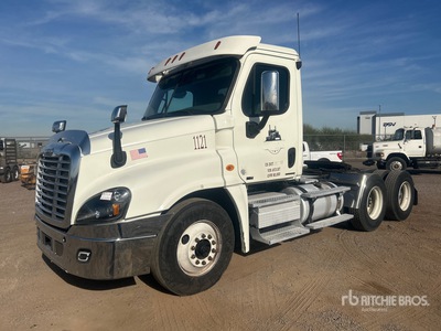 2011 Freightliner Cascadia 125 6x4 تراكتور شاحنة نهارية (ثنائية المحور)