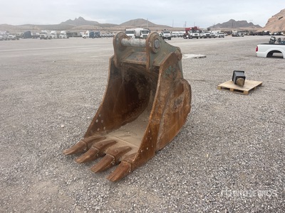 34 in Digging Excavator Bucket