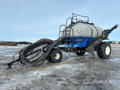 New Holland P1060 430 bu Tow-Behind Chariot pneumatique