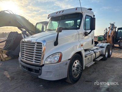 2013 Freightliner Cascadia 125 6x4 T/A Day Cab Truck Tractor