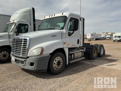 2016 Freightliner Cascadia Tri/A Day Cab Truck Tractor