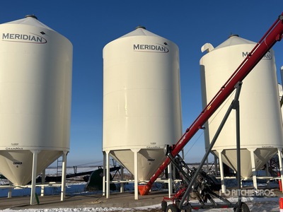 2015 Meridian GrainMax GM4000 Smooth Wall Hopper Trémie à grains