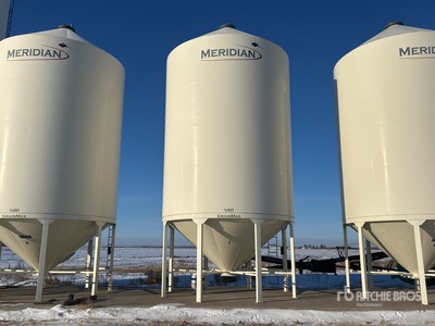 2015 Meridian GrainMax GM4000 Smooth Wall Hopper Trémie à grains