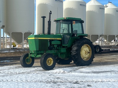 1974 John Deere 4630 2WD Tractor Agrícola