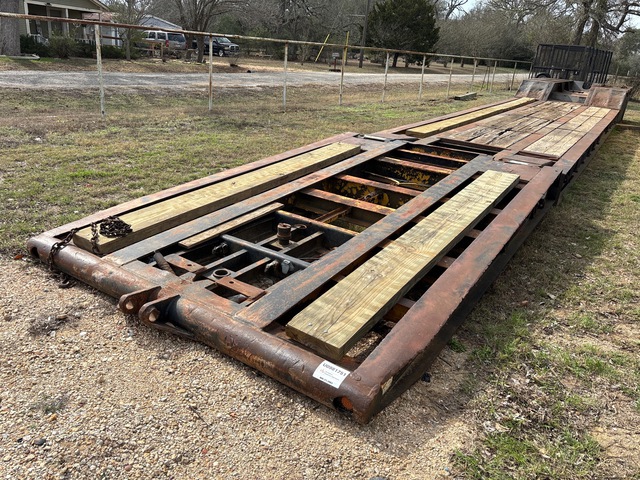 1996 Etnyre Q26046 49 ft Tri/A Folding Neck Trailer