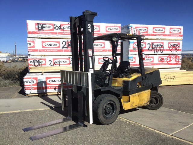 2005 Yale GDP100MJNPBV110 9600 lb Pneumatic Tire Forklift