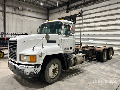 2002 Mack CH613 Cab and Chassis