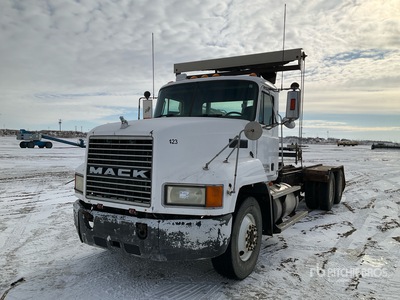 2002 Mack CH613 الكابينة والهيكل