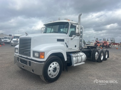2011 Mack CHU613 8x4 Cabeza Tractora Cabina Corta