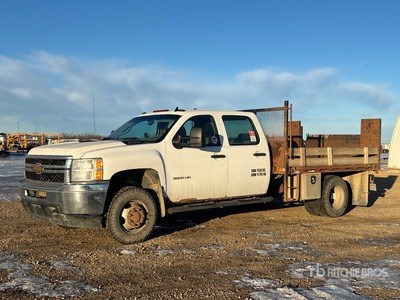 2013 Chevrolet Silverado 3500HD 4x4 شاحنة مسطحة