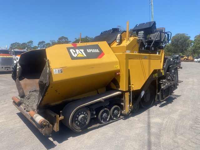 2014 Cat AP-555E Track Asphalt Paver