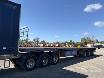 2000 Fruehauf 13.7 m Tri/A Flatbed Trailer