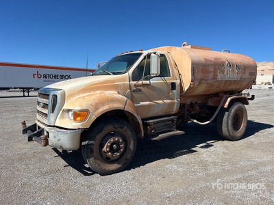 2005 Ford F-750 XL 2000 gal 4x2 Water Truck