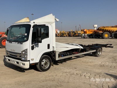 2015 Isuzu 75MF 4x2 Cab and Chassis