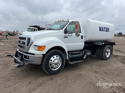 2015 Ford F-750 2000 gal 4x2 Water Truck