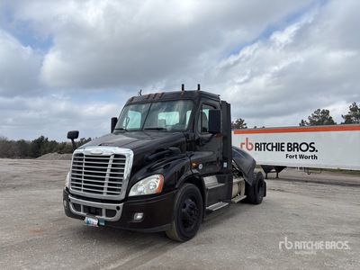 2016 Freightliner Cascadia 113 4x2 S/A Day Cab Truck Tractor