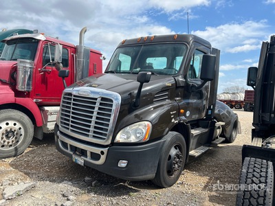 2017 Freightliner Cascadia 113 4x2 S/A Day Cab Truck Tractor