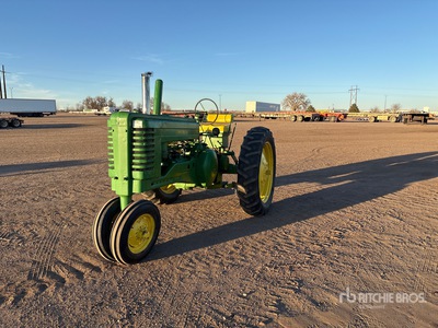 1950 John Deere A 2WD Narrow Front Tracteur de collection