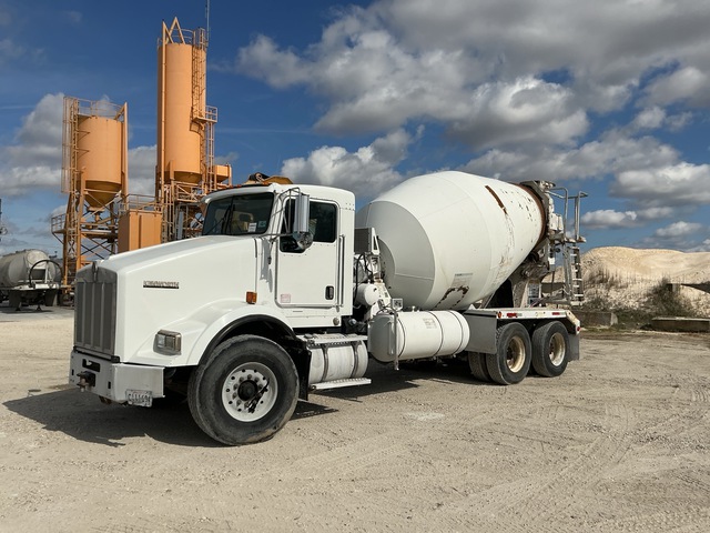 2014 Kenworth T800 6x2 Mixer Truck