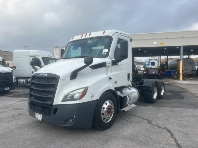 2022 Freightliner Cascadia 6x4 T/A Sleeper Truck Tractor