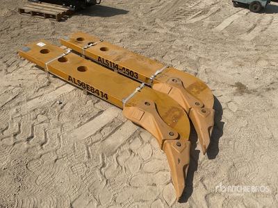 Quantity of (2) 2025 LYALS Crawler Tractor Aufreißerschaft - Fits Cat D9 (Unused)