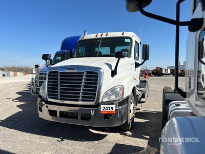 2015 Freightliner Cascadia 125 6x4 تراكتور شاحنة نهارية (ثنائية المحور)