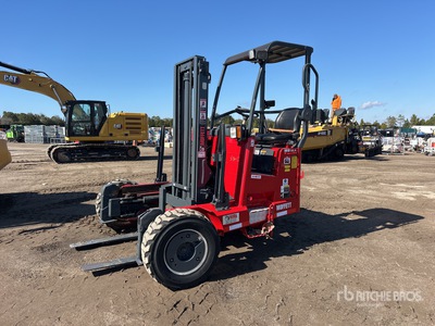 2015 Moffett M55.4 5500 lb 3x3 شاحنة مزودة برافعة شوكية